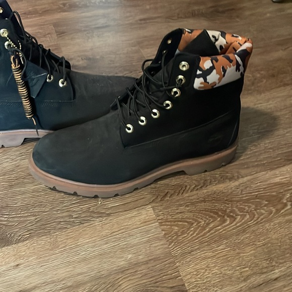 Size 12 black and camouflage Timberland comes in a timberland box - Picture 2 of 4